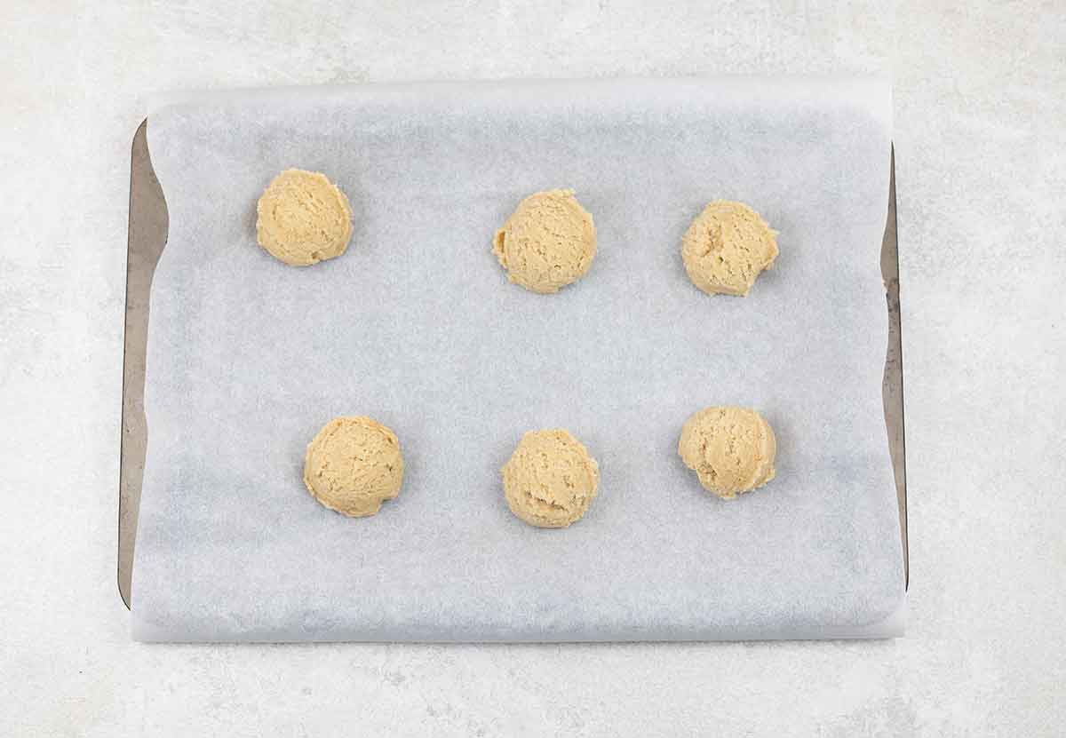 Scoop about 1 tablespoon of the dough per cookie and then put balls on the baking sheet.