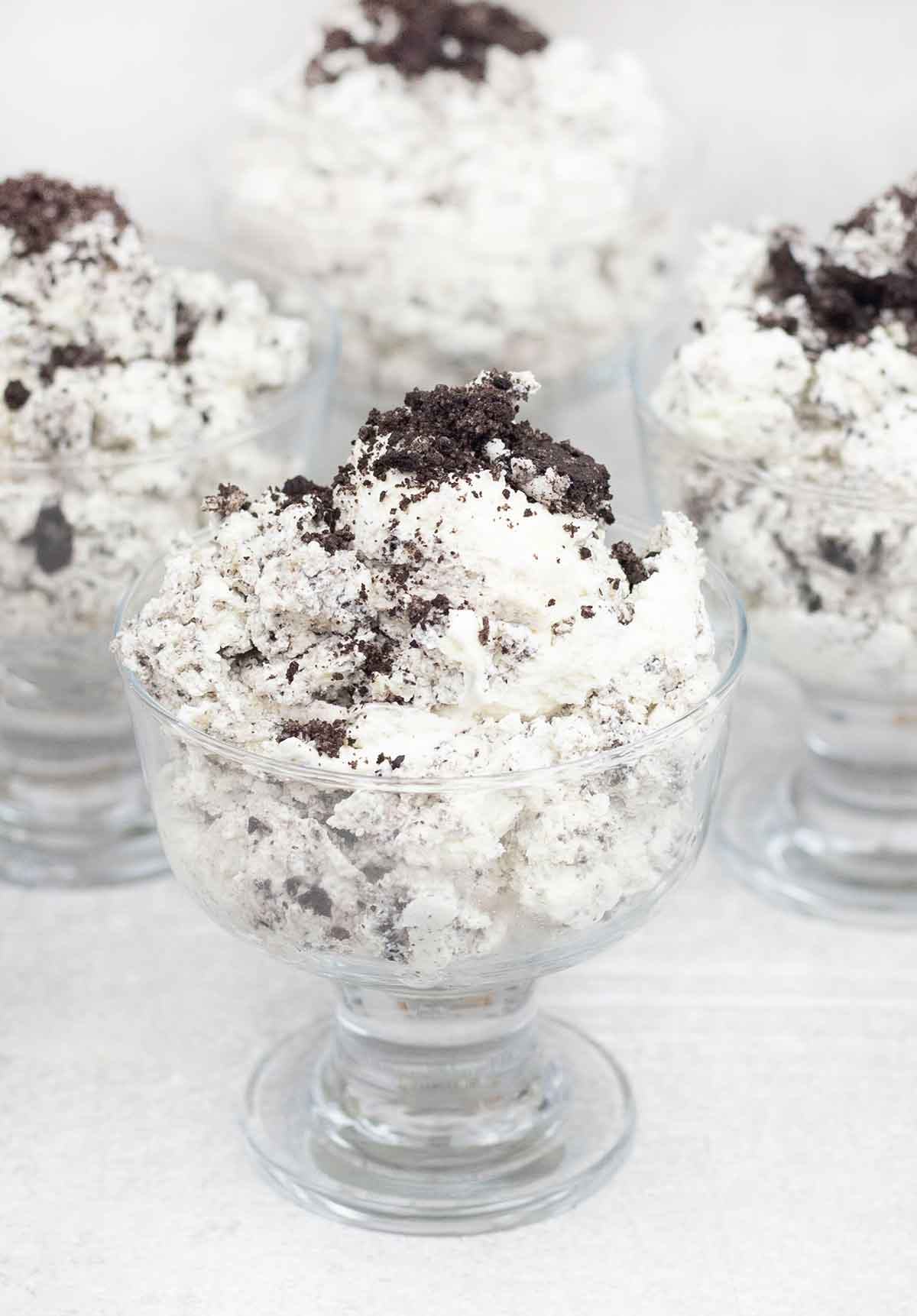 Oreo mousse in a serving glass bowl.