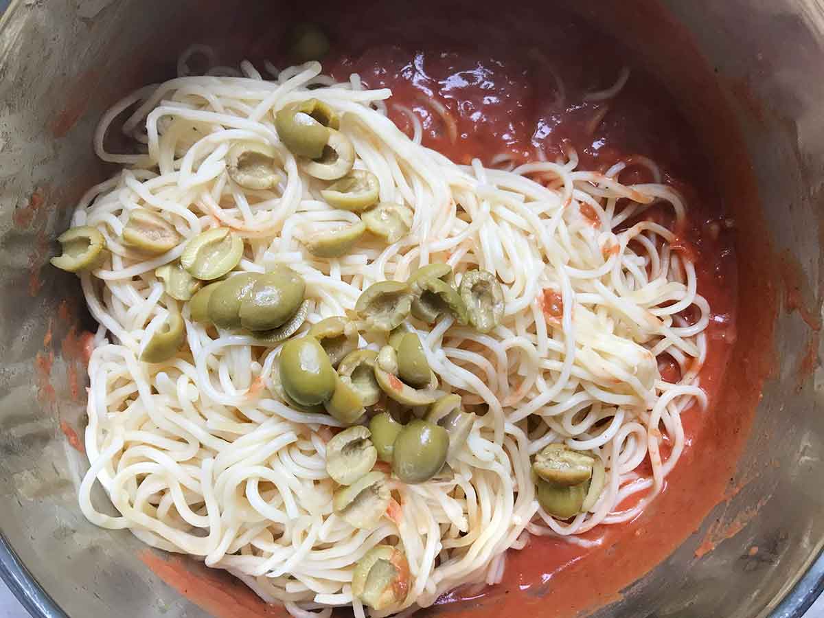 Stir in the cooked spaghetti and olives.