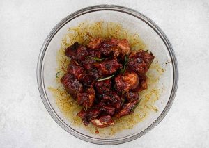 In a mixing bowl, mix the steak bites with the soy sauce, fresh rosemary, 1 teaspoon salt and 1 teaspoon garlic powder until evenly coated all over.
