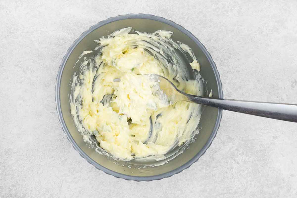 In a small bowl, mix the softened butter with the minced garlic and fresh thyme until well combined.