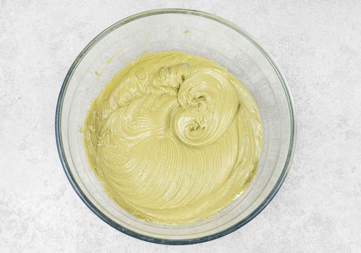 Add the cream cheese, vanilla extract and pistachio cream spread in a mixing bowl and whisk with the electric mixer until smooth.