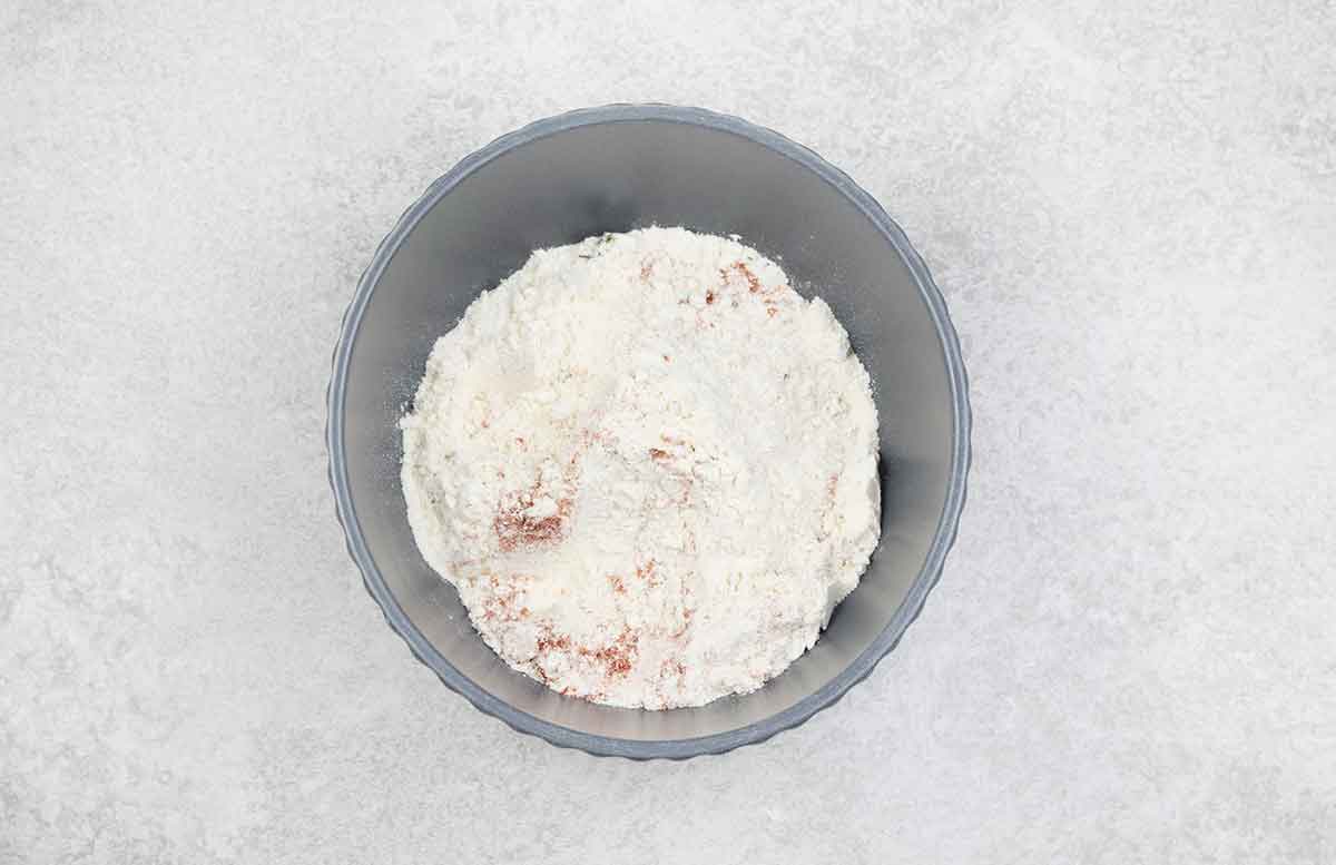 A mixture of all-purpose flour, cayenne pepper and thyme in a bowl.