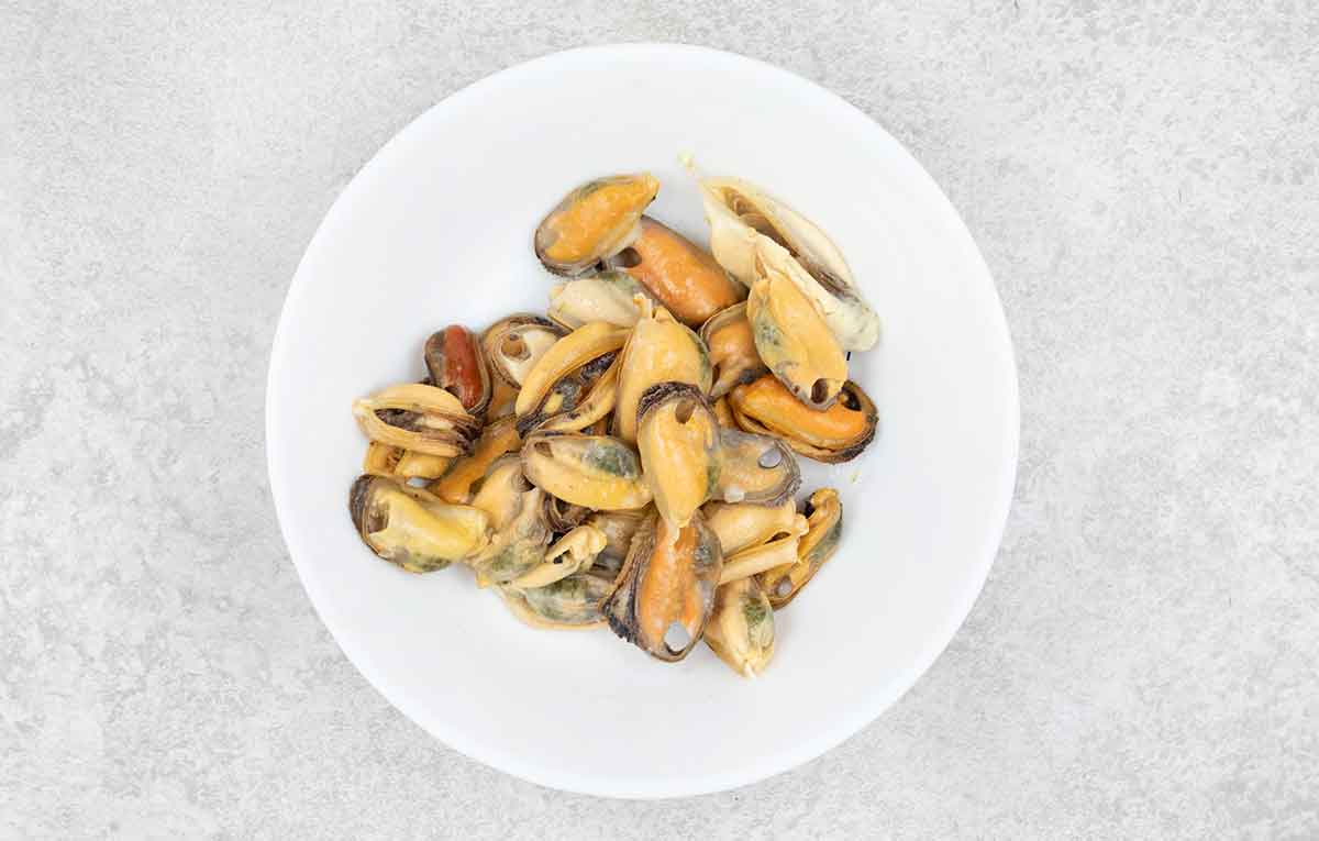 Cooked mussels without shells.